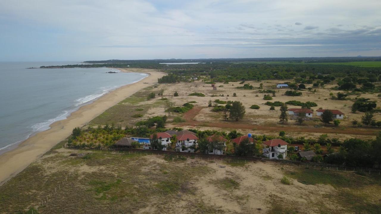 Whisky Point Surf Hotel Arugam Bay